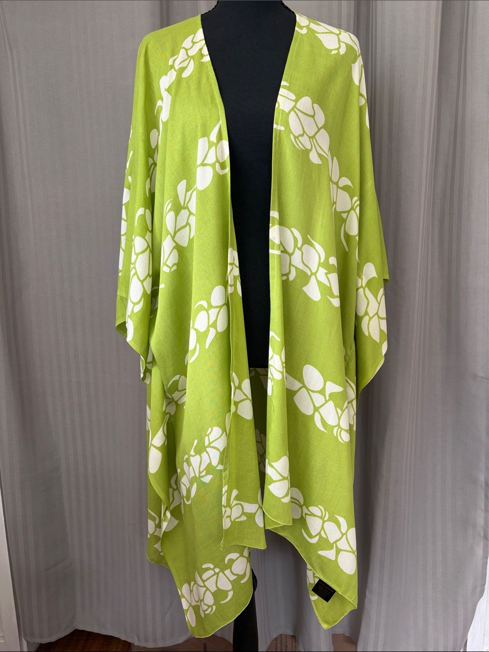 Green and Cream Floral Open-Front Kimono Wrap
